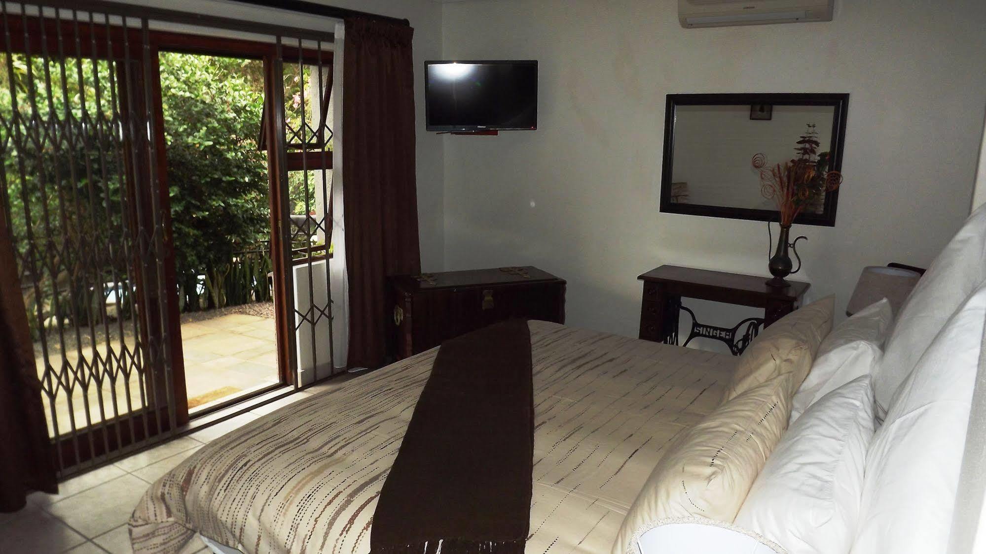 ダーバン アキドゴ ゲスト ハウス Bed & Breakfast エクステリア 写真
